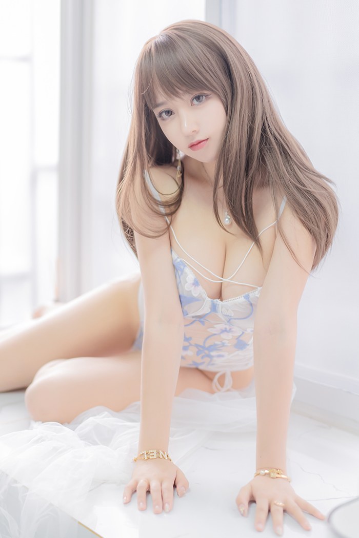 第一会所蜜汁少女米线线透明睡衣曲线撩人(68)