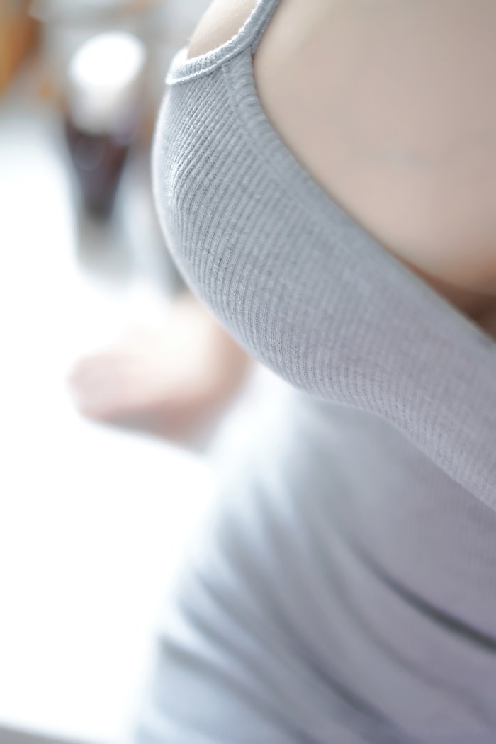 蕾丝猫激萌女友周大萌白皙巨乳撑爆吊带裙(22)