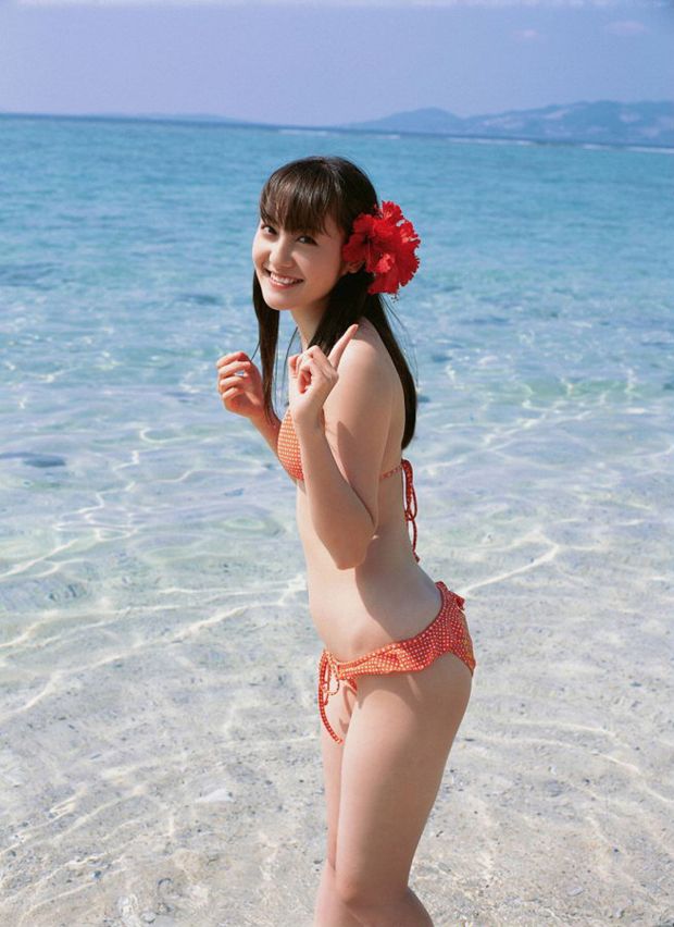 蓝色海滩阳光下的极品美体少女爱上海(10)