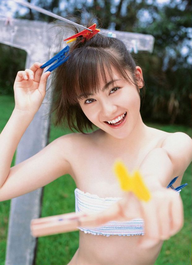 蓝色海滩阳光下的极品美体少女爱上海(2)
